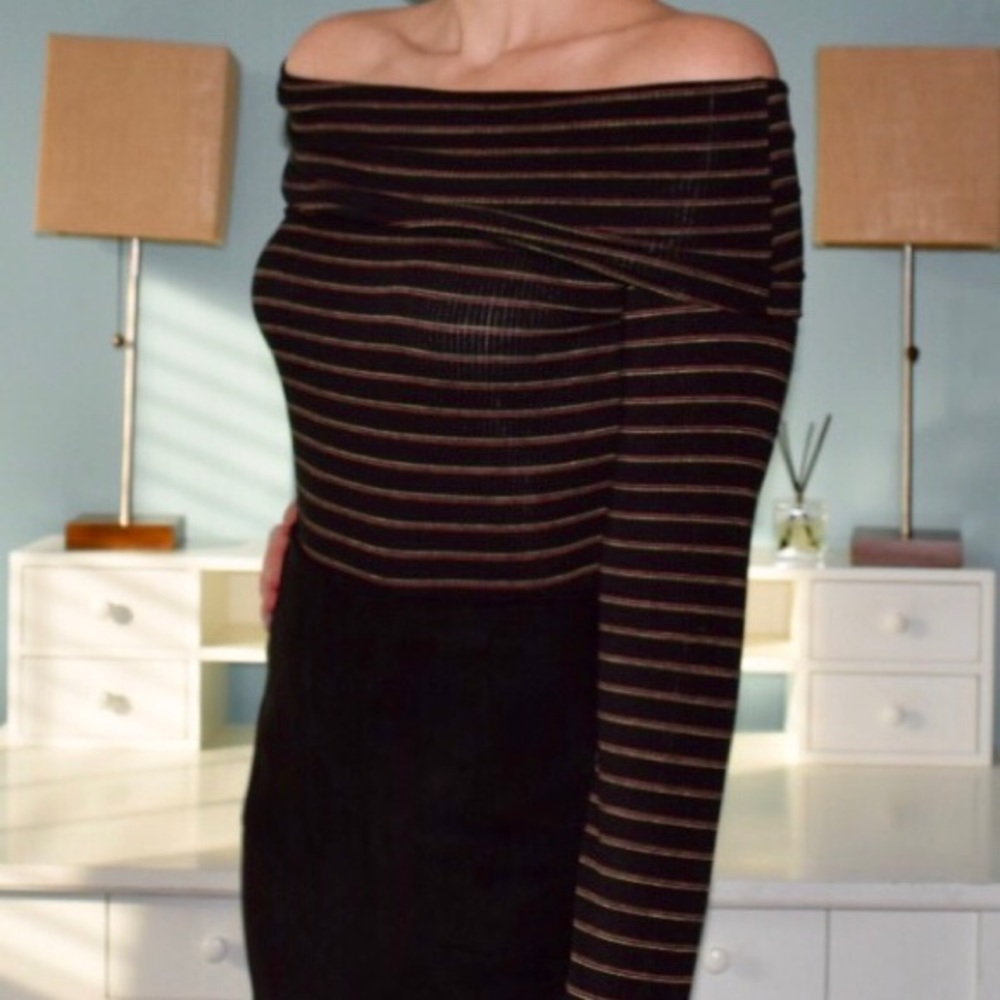 ONE LEFT Striped off-shoulder cozy sweater - Picture 2 of 7