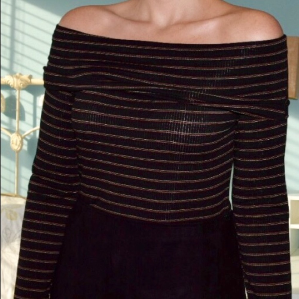 ONE LEFT Striped off-shoulder cozy sweater - Picture 4 of 7