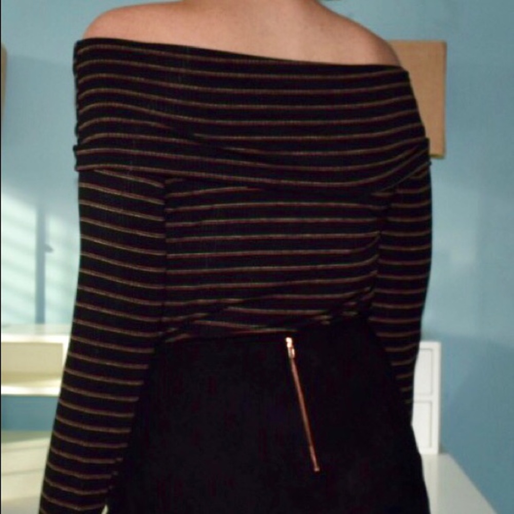 ONE LEFT Striped off-shoulder cozy sweater - Picture 3 of 7