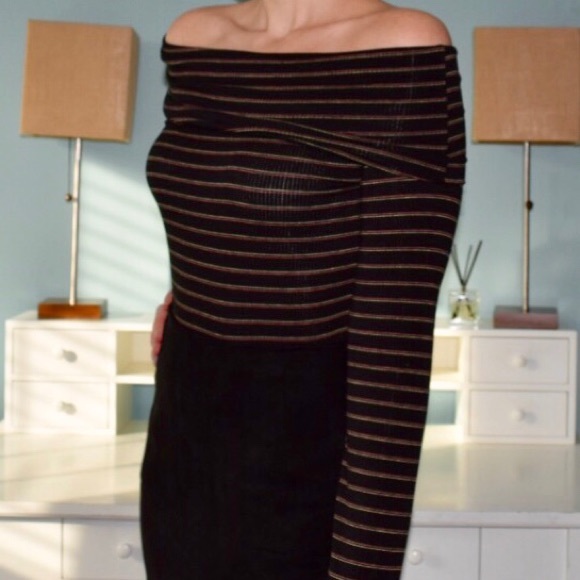 ONE LEFT Striped off-shoulder cozy sweater - Picture 2 of 7