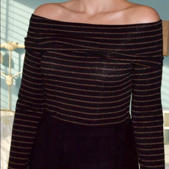 ONE LEFT Striped off-shoulder cozy sweater - Picture 4 of 7