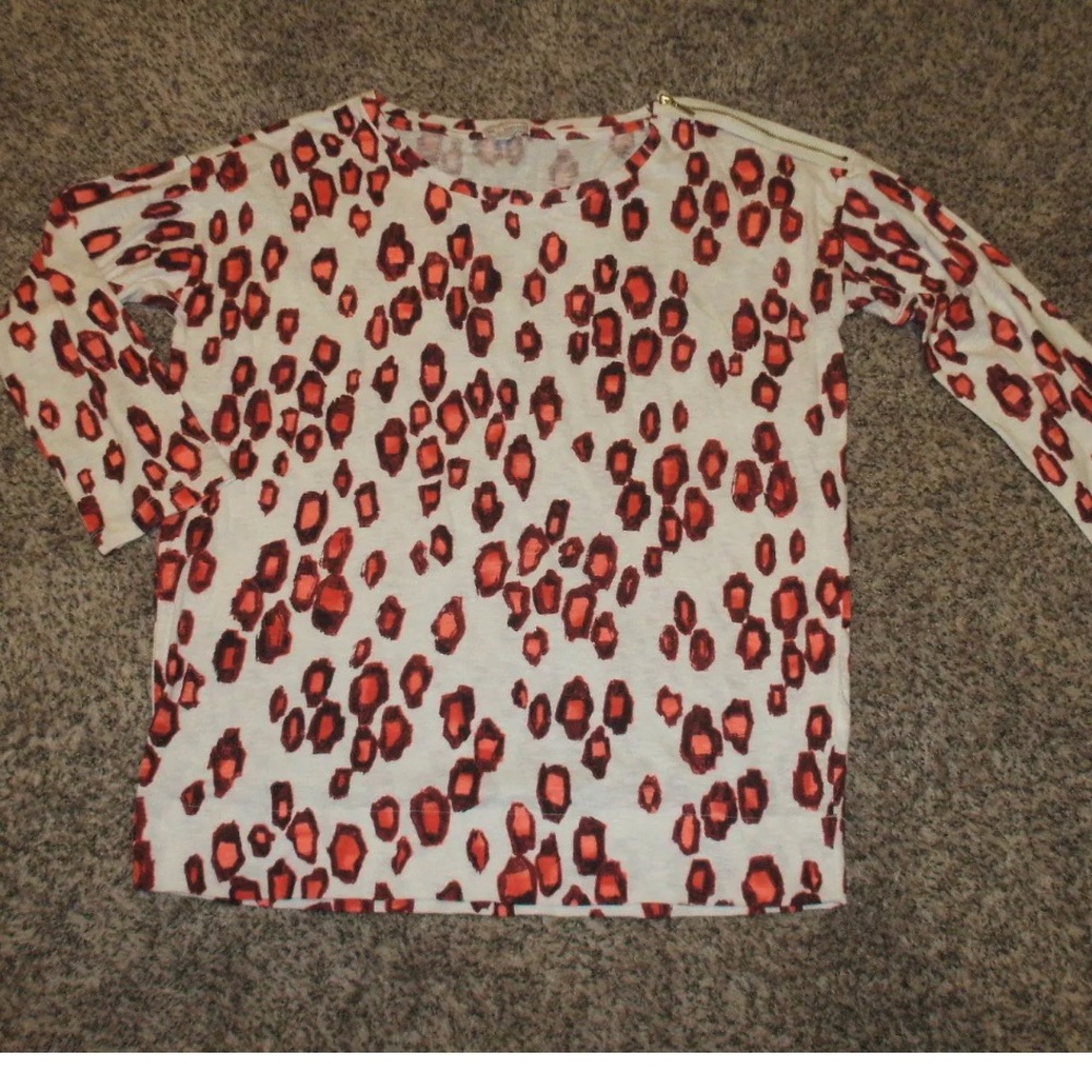 🐝Animal Print Zippered Shoulder Blouse like Tee🐝