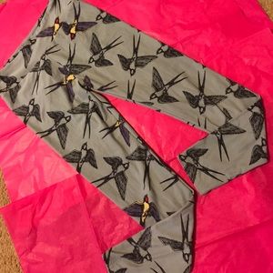 LuLaRoe leggings super cute and comfy