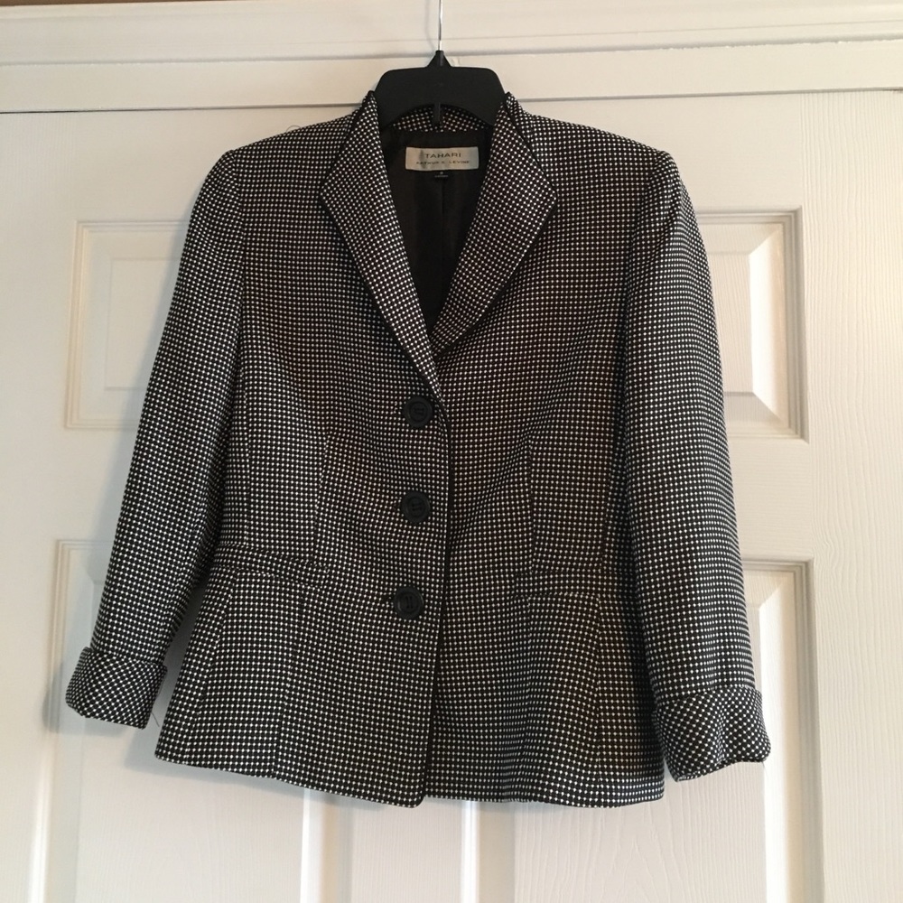EUC Tahari blazer
