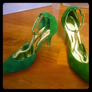 Kiss & Tell vintage(?) green and gold heels