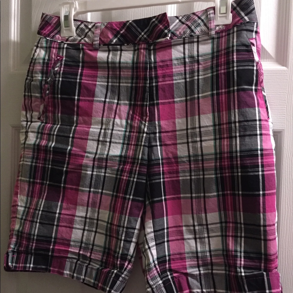 Lady Hagen golf shorts