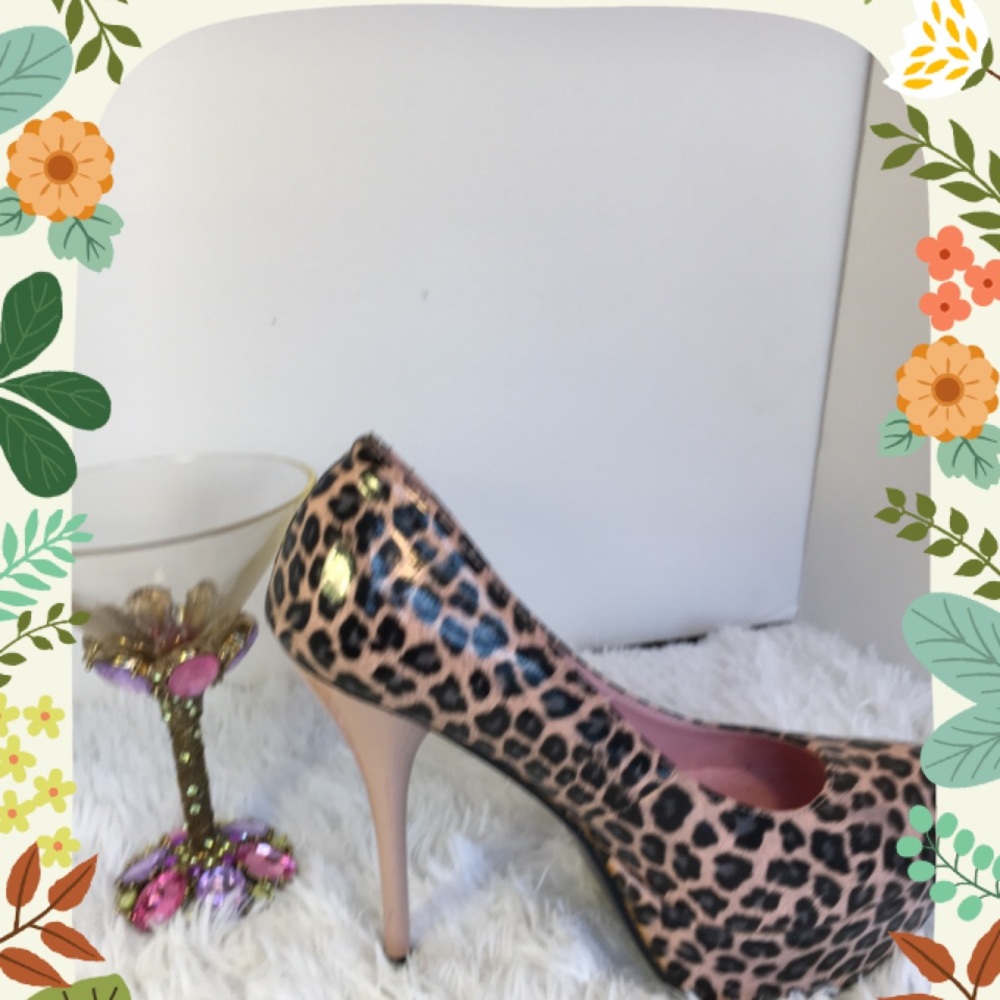 Peach leopard heels