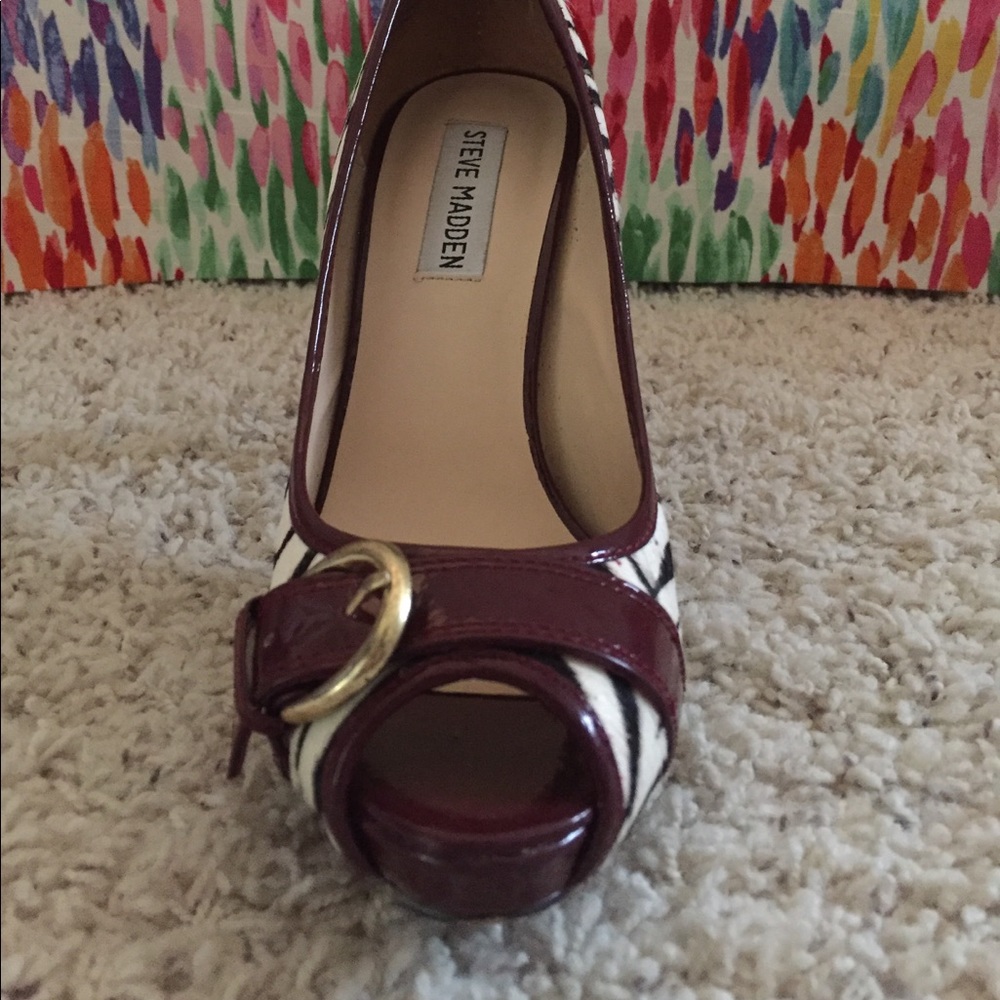 Steve Madden Leszlie in Zebra - Picture 2 of 3
