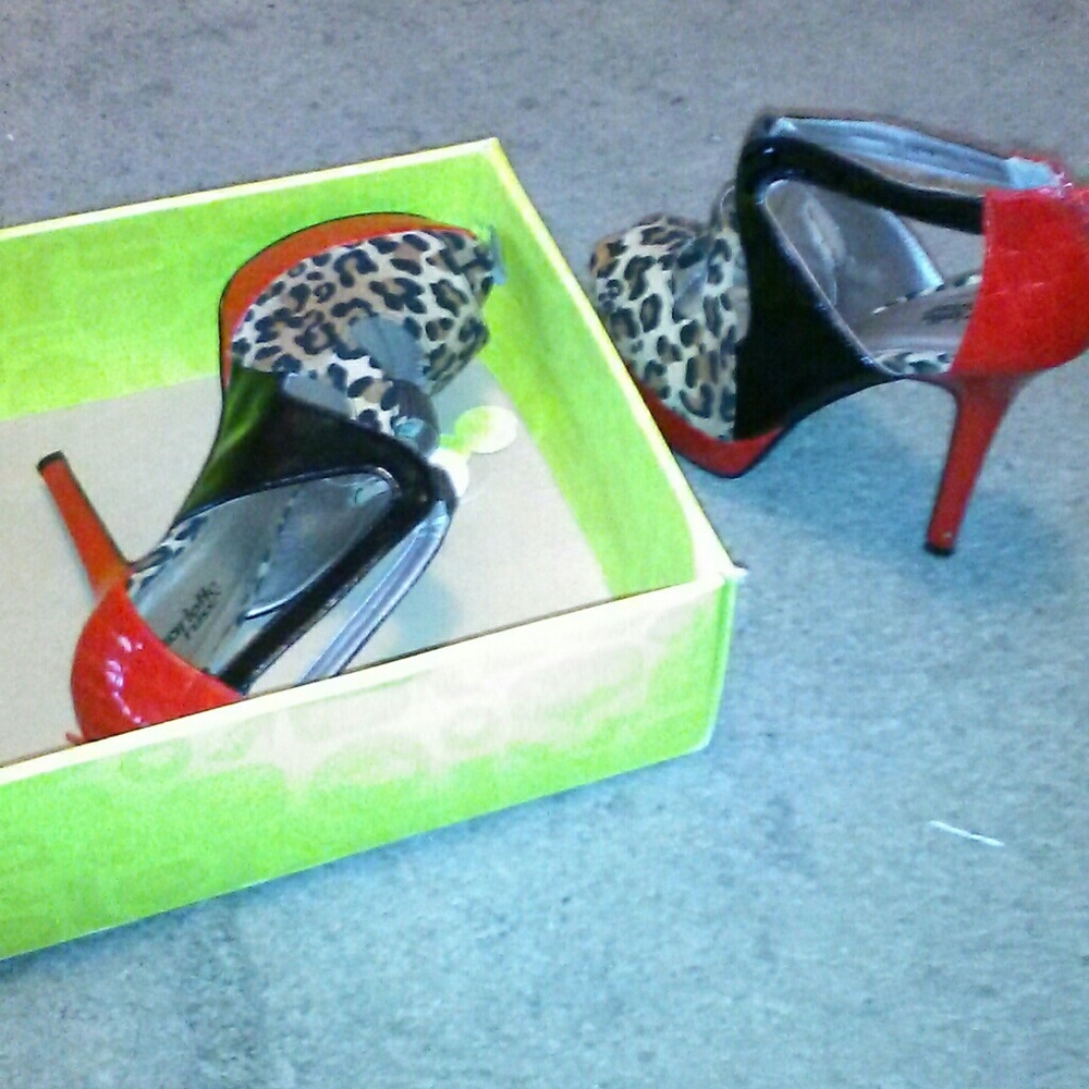 Leopard heels w/ black & red patent leather!