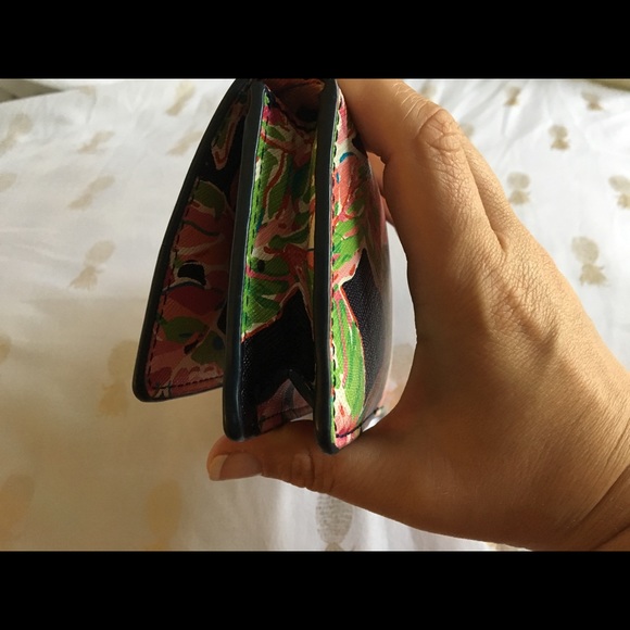 Lilly Pulitzer large wallet - Picture 4 of 8