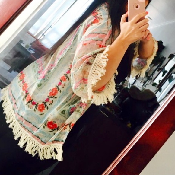 Pretty Floral Fringe Kimono Blouse Beach Coverup - Picture 2 of 8