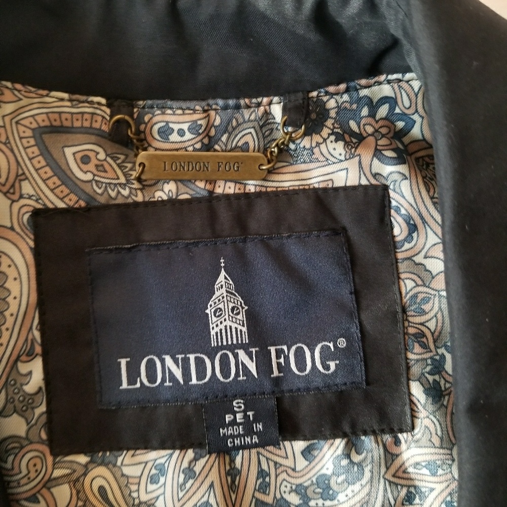 London Fog belted trench. Black. Size SP - Picture 4 of 8