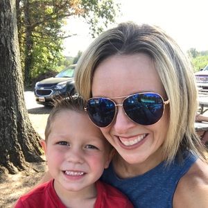 Meet your Posher, Elizabeth