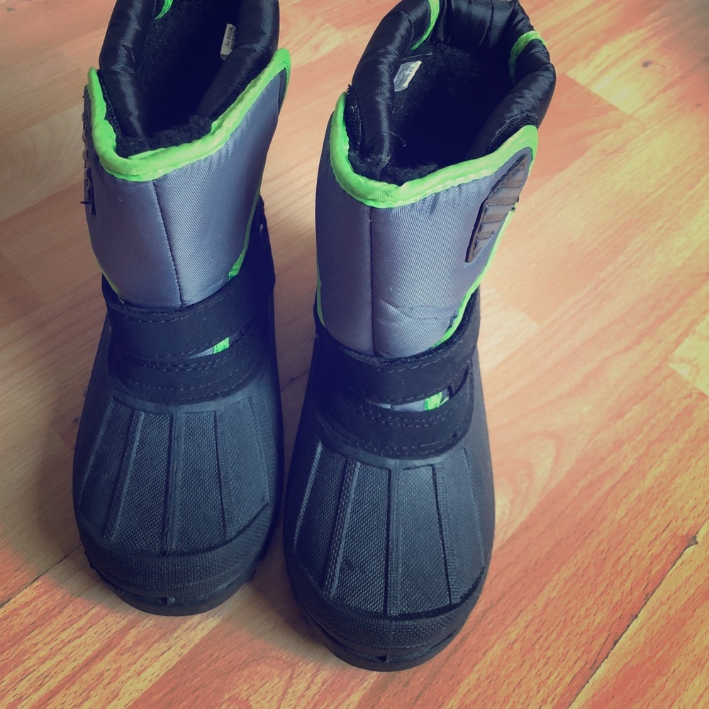 Snow boots