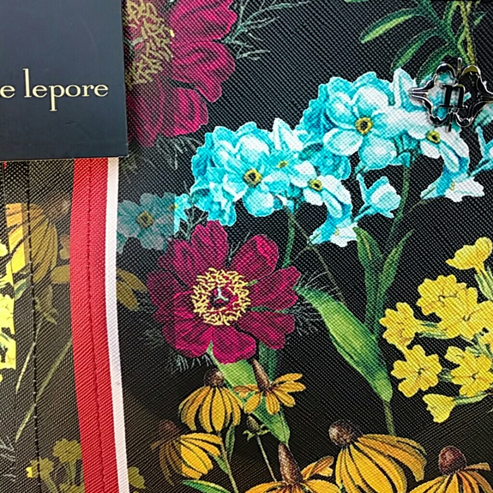 Hold Nanette Lepore athena shoulder ⭐floral bag - Picture 2 of 4