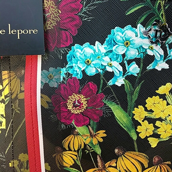 Hold Nanette Lepore athena shoulder ⭐floral bag - Picture 2 of 4