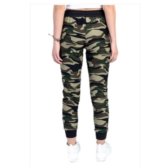 NWT Camo Jogger Lounge Pants - Picture 4 of 4