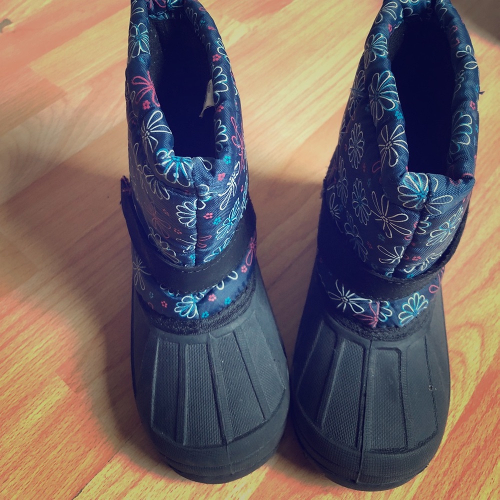 Snow boots