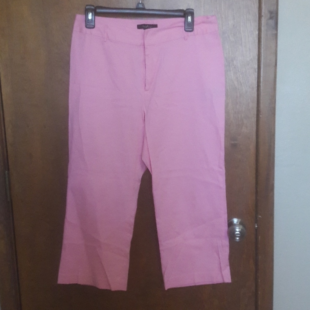 E C I NEW YORK CAPRI'S