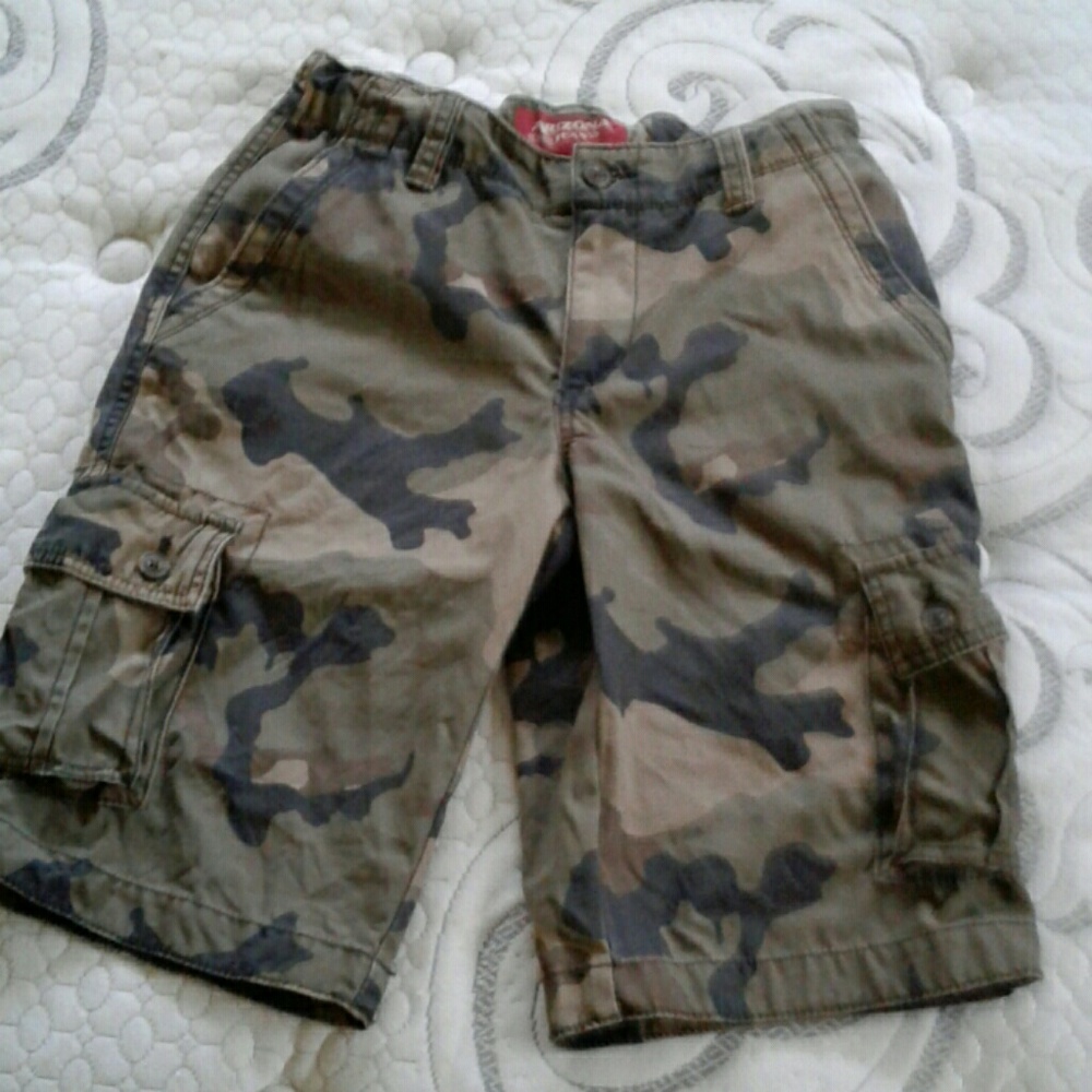 Arizona cargo shorts camouflage brand new!!!!