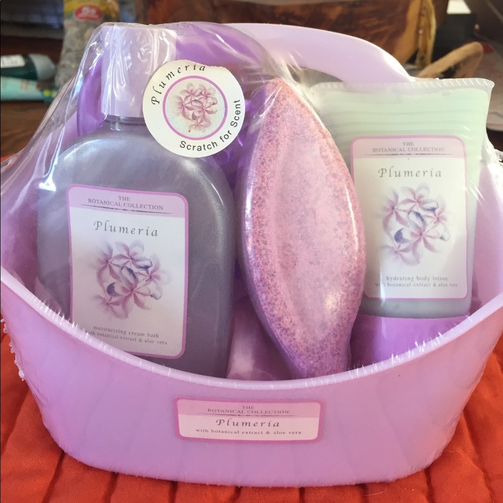 Cute Purple Plumeria Shower Caddy. NWOT