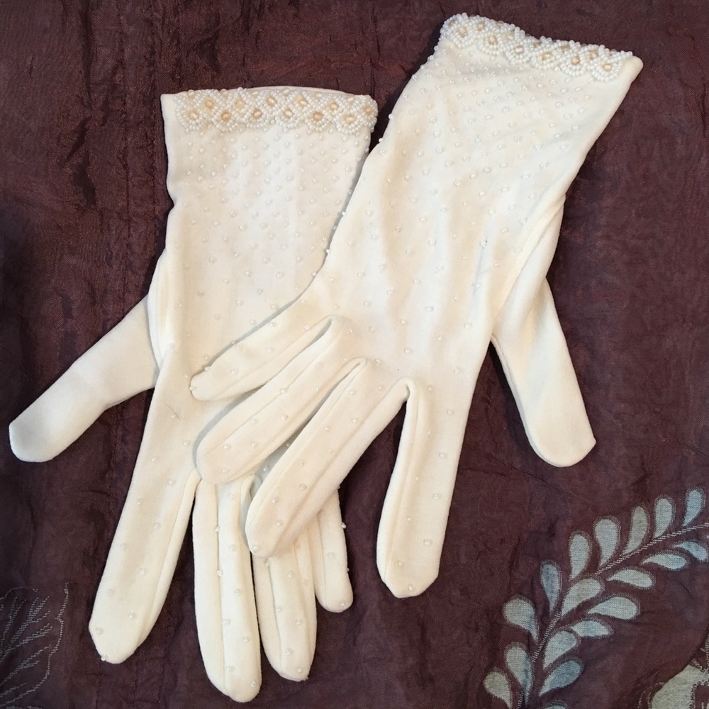 Fancy trimmed ladies vintage gloves