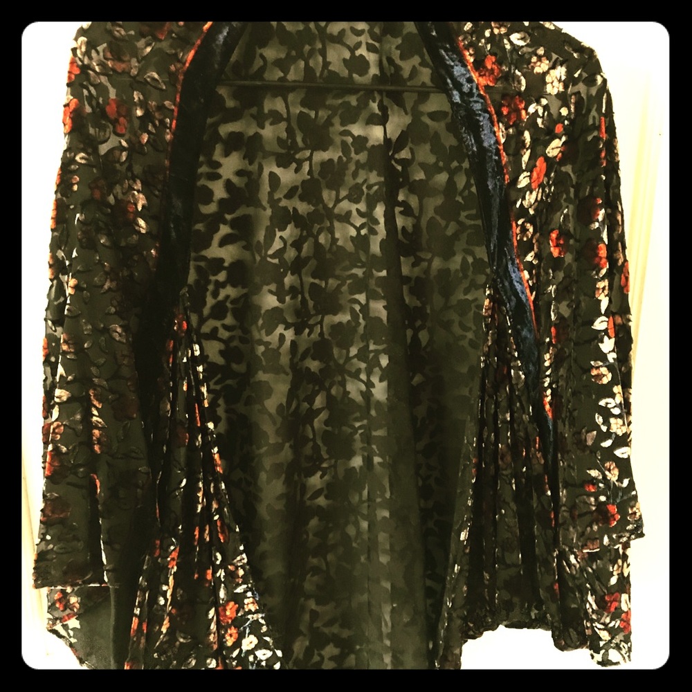 A new day brand embroidered kimono top one size