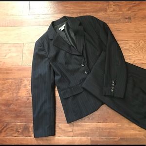 Ann Taylor Size 10 Navy Wool Women’s Business Suit