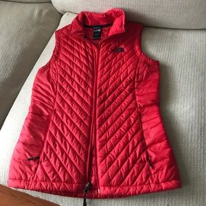 The North Face small women’s puffy vest