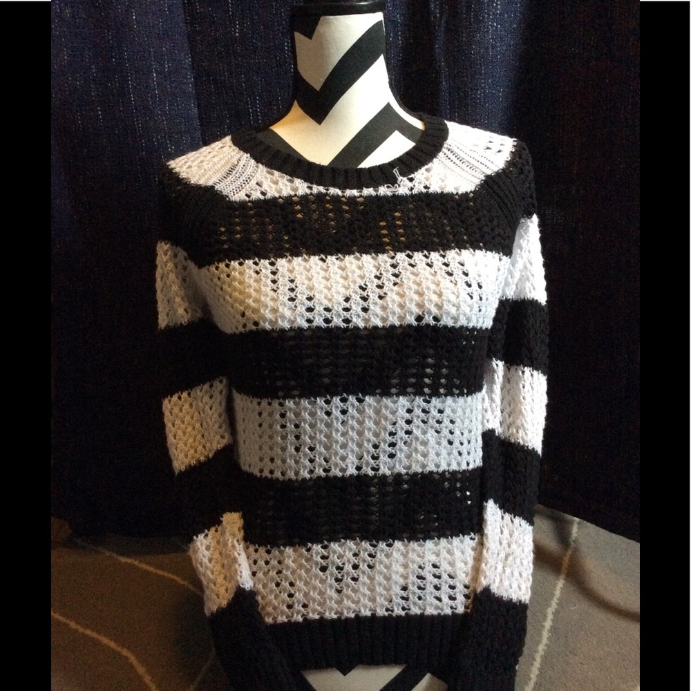 Ana A New Approach Black and white sweater