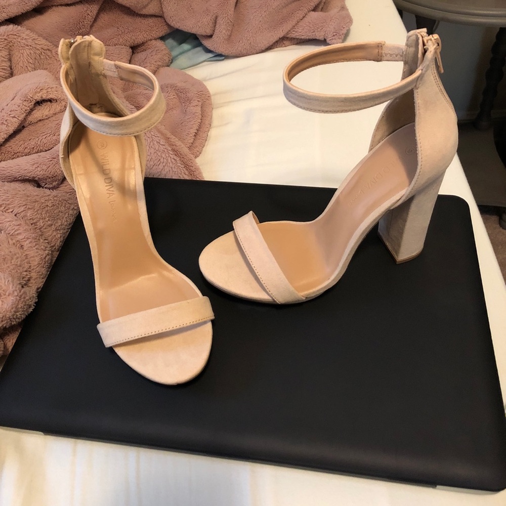 Vici collection brand new never worn Taylor heels