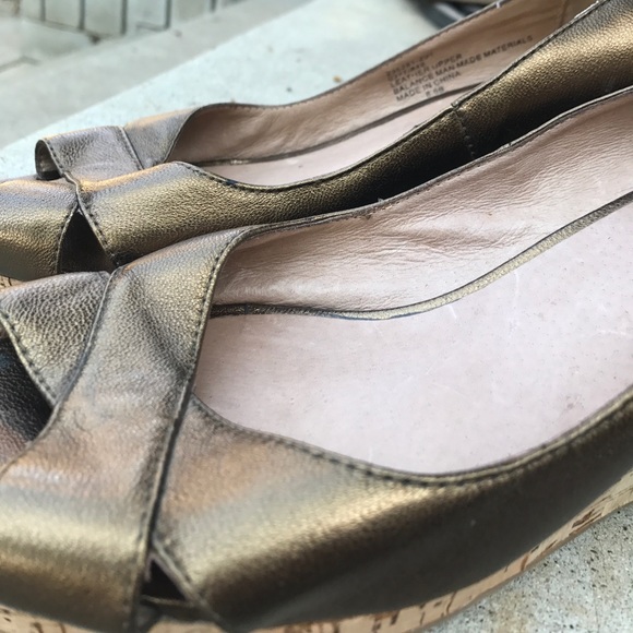 Colin Stewart open toe gold metallic wedges 8.5 - Picture 5 of 8