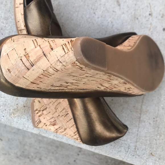 Colin Stewart open toe gold metallic wedges 8.5 - Picture 7 of 8