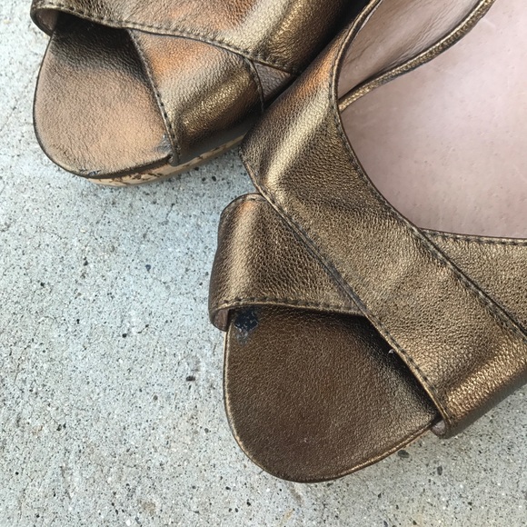 Colin Stewart open toe gold metallic wedges 8.5 - Picture 8 of 8