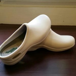 Landau foot wearx clogs size 10