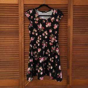 🦎 Black floral dress juniors XL