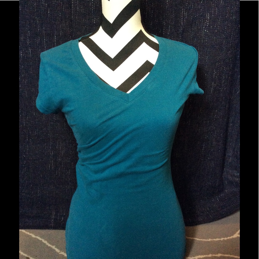 Zenana Outfitters blue V-neck shirt