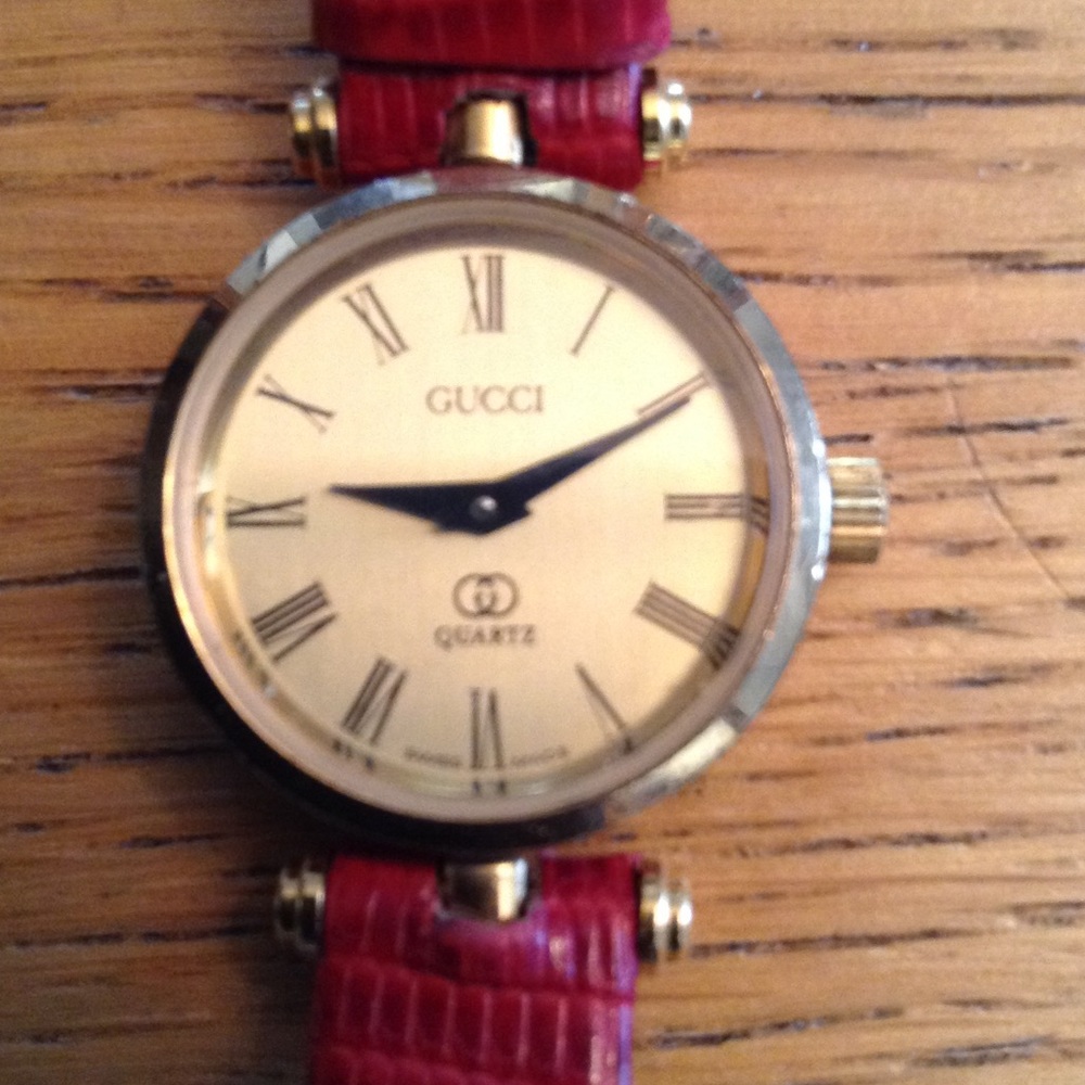 Gucci watch, needs repair