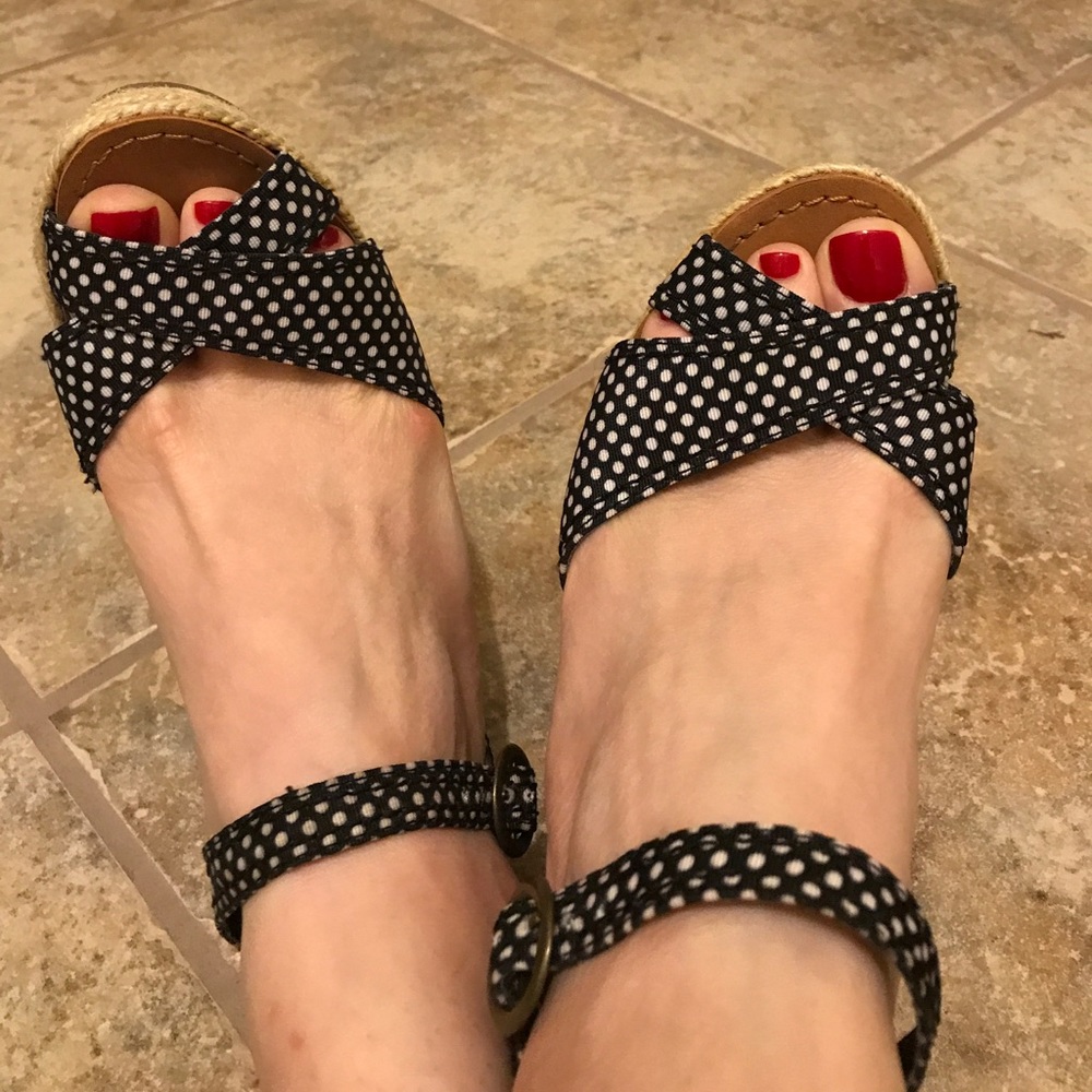 Black and white wedges