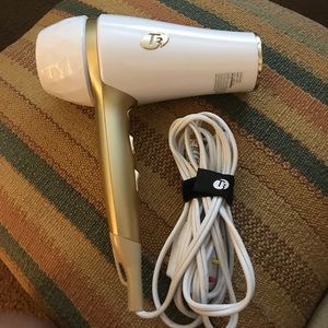 T3 pro hairdryer