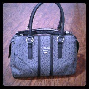 Stylish Guess Purse