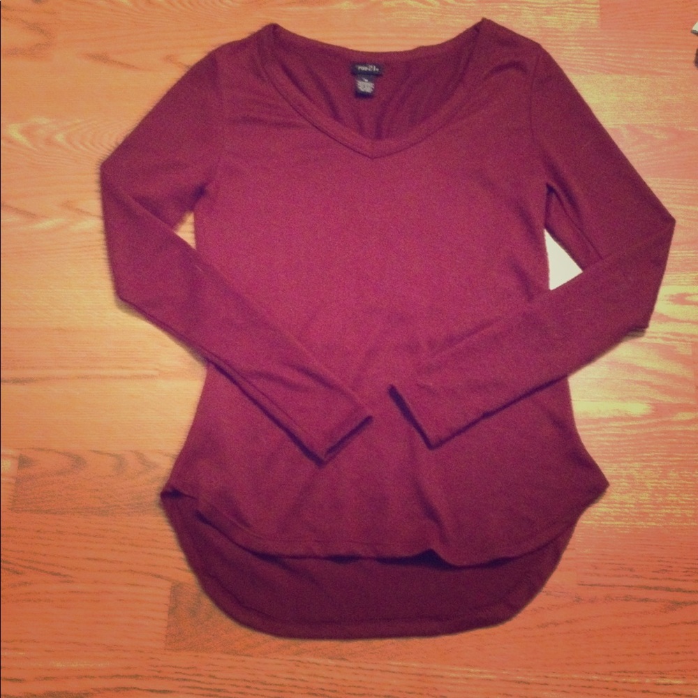 Cute burgundy top!