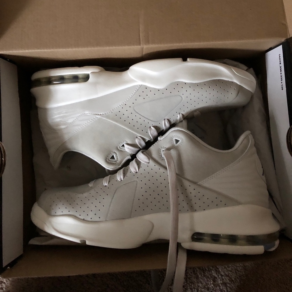 NEW NEVER WORN LIMITED VELVET JORDAN FRANCHISES!