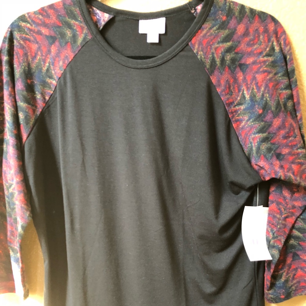 NWT Lularoe Randy Tee. Size Medium.