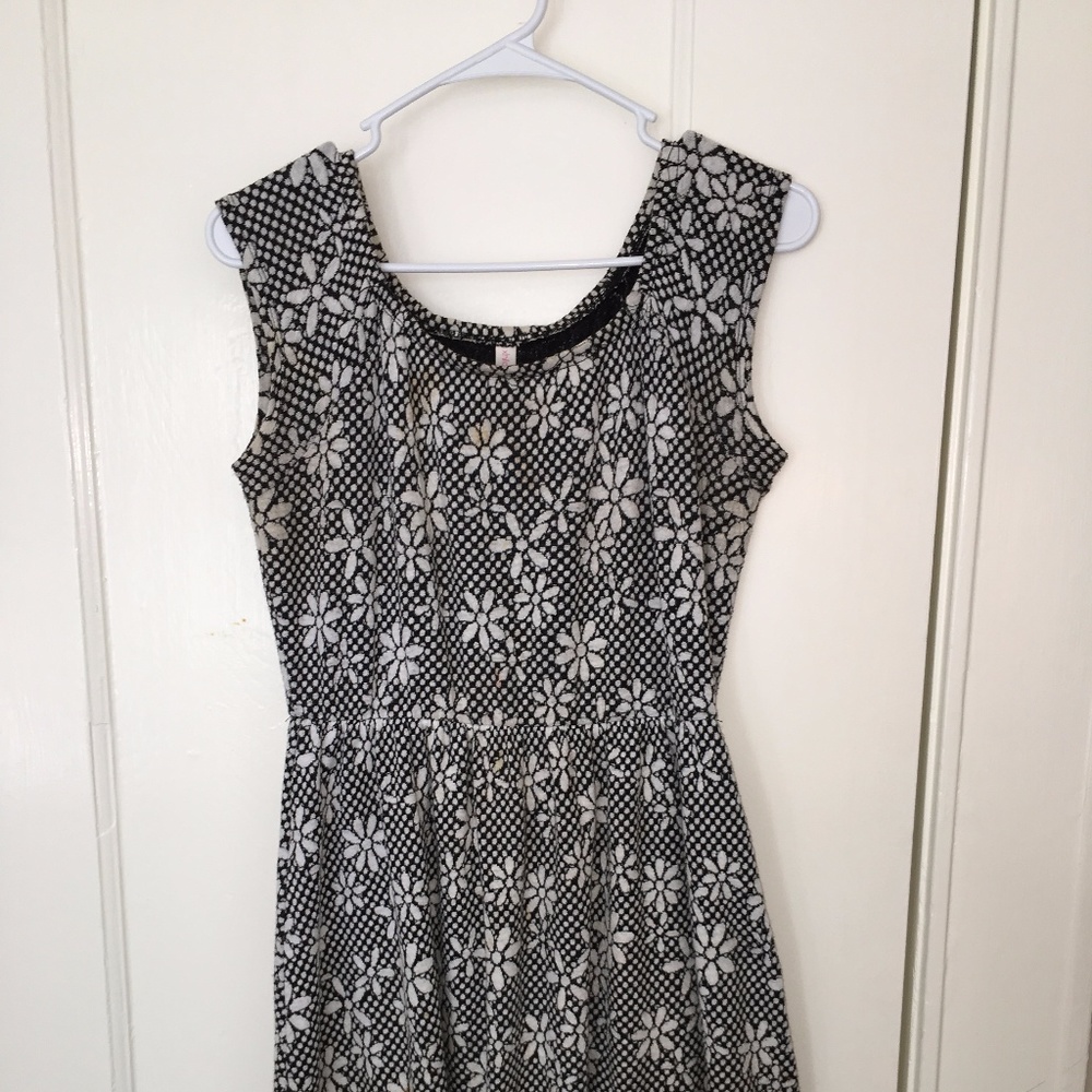 Stretchy Black and White Dress