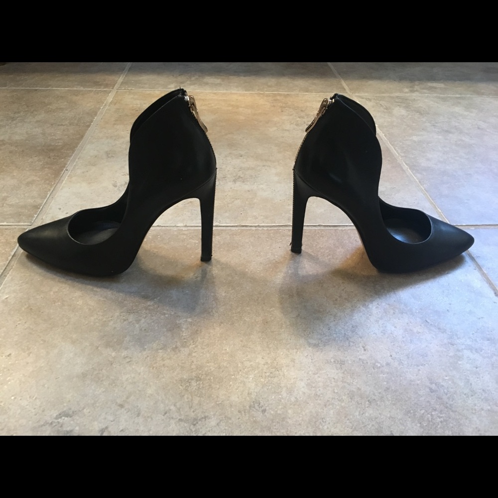Black BCBG Generation heals, sz 6, zipper back