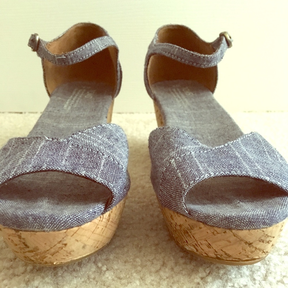 TOMS Size 9 Wedges