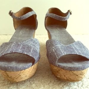 TOMS Size 9 Wedges