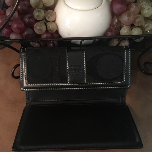 Signature Coach Wallet - Picture 3 of 4