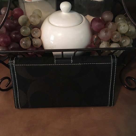 Signature Coach Wallet - Picture 4 of 4